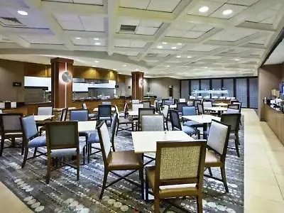 Embassy - Airport 4* Columbus