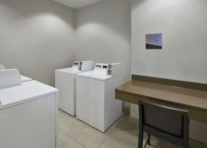 Hotel Embassy - Airport 4*