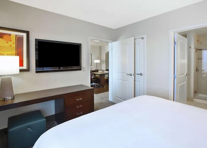 Hotel Embassy - Airport 4*
