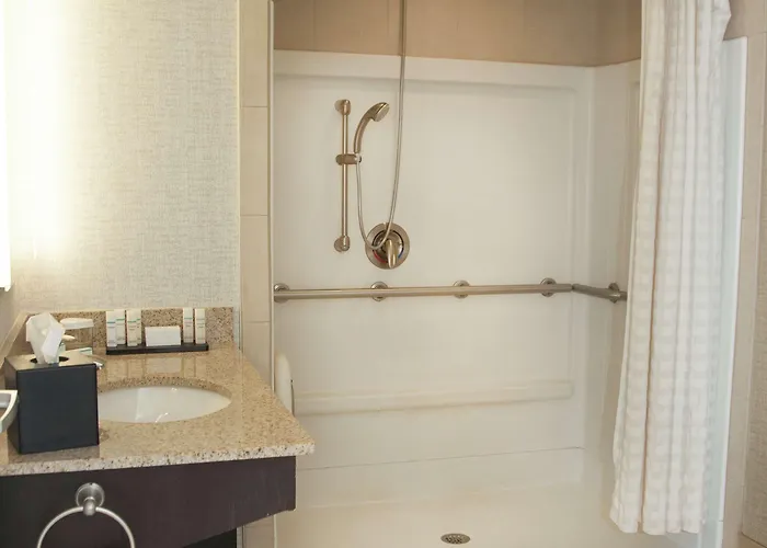 Embassy - Airport 4* Columbus
