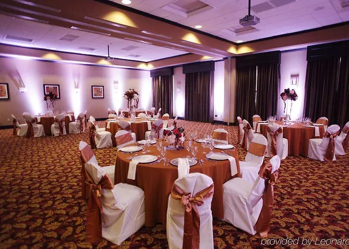 Embassy - Airport 4* Columbus