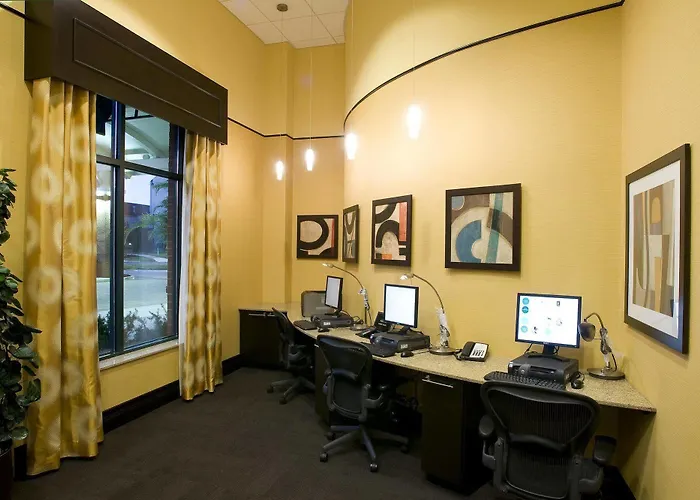 Embassy - Airport 4* Columbus