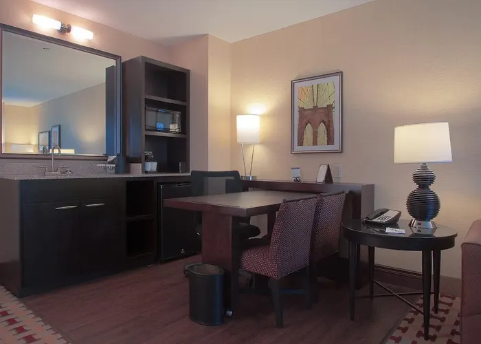 Embassy - Airport 4* Columbus
